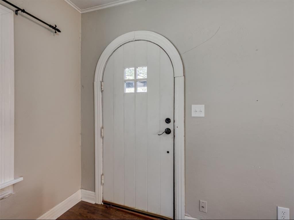 4507 N Donald Ave - Photo 4 of 30