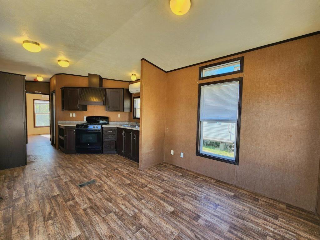 140 Holy Temple St - Photo 4 of 16