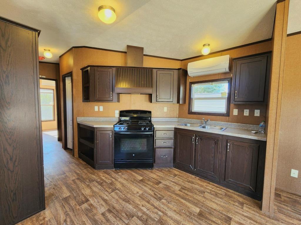 140 Holy Temple St - Photo 5 of 16