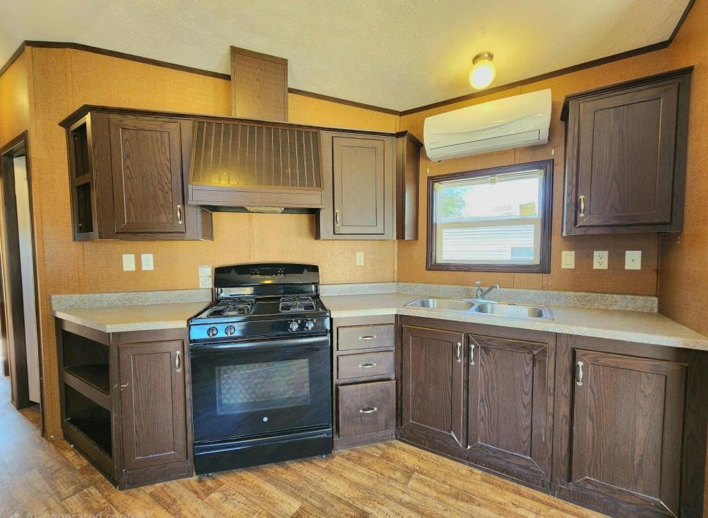 140 Holy Temple St - Photo 6 of 16