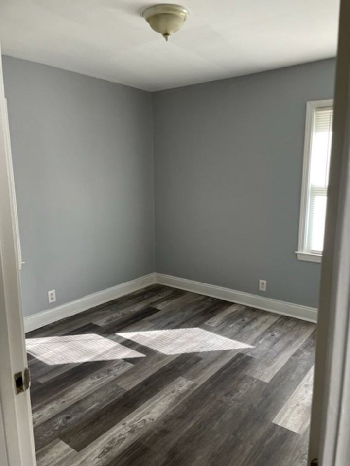 3110 Capitol Dr - Photo 5 of 11