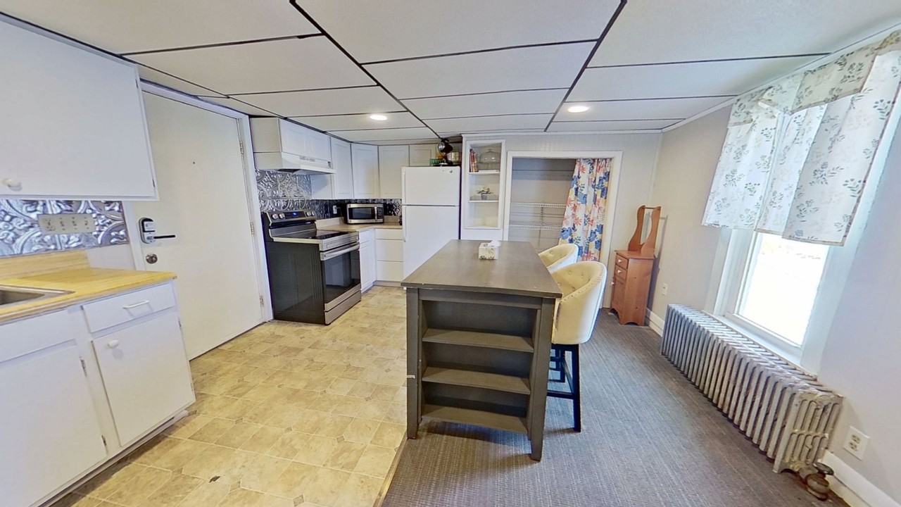 181 Cemetery Street - Photo 2 of 12