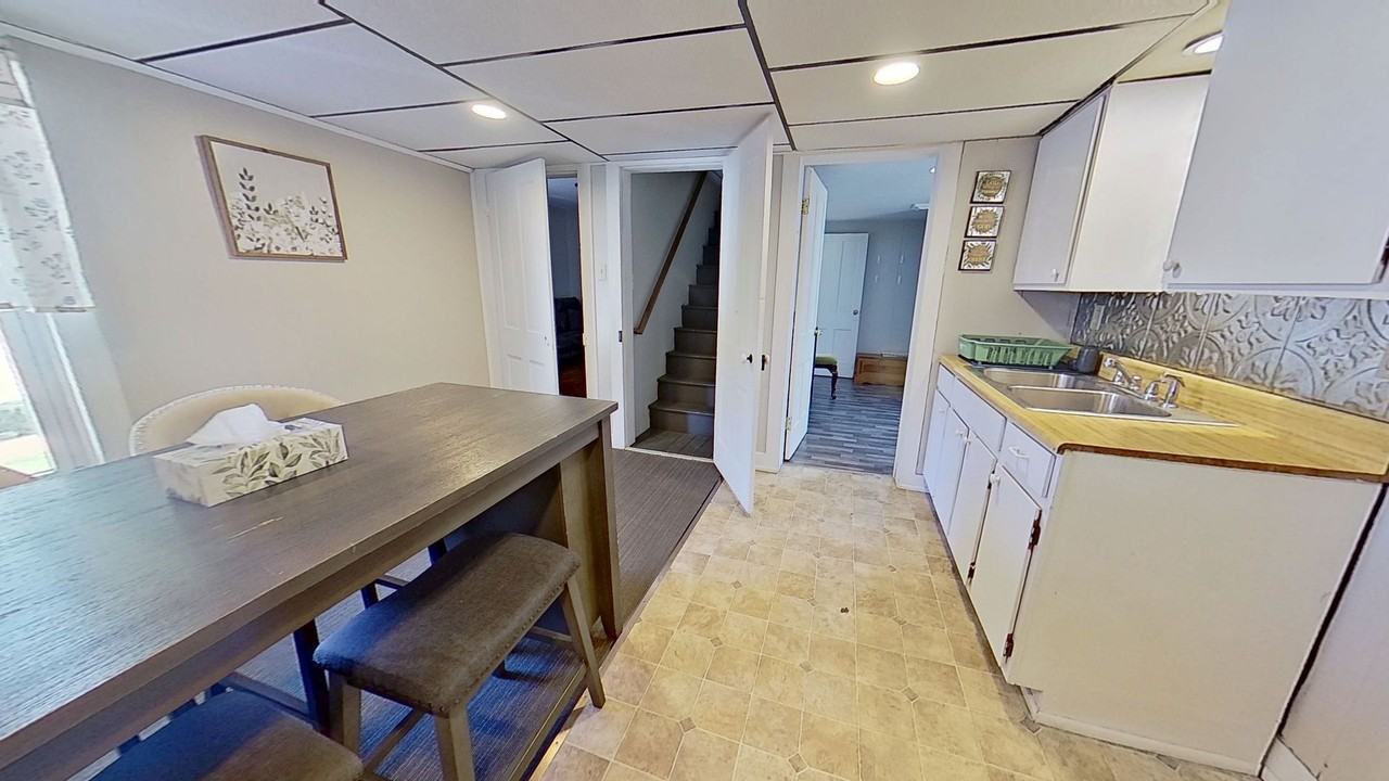 181 Cemetery Street - Photo 4 of 12