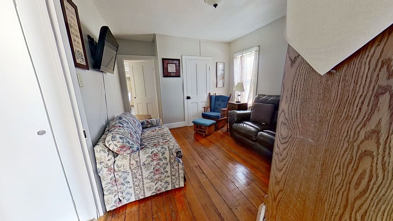 181 Cemetery Street - Photo 5 of 12