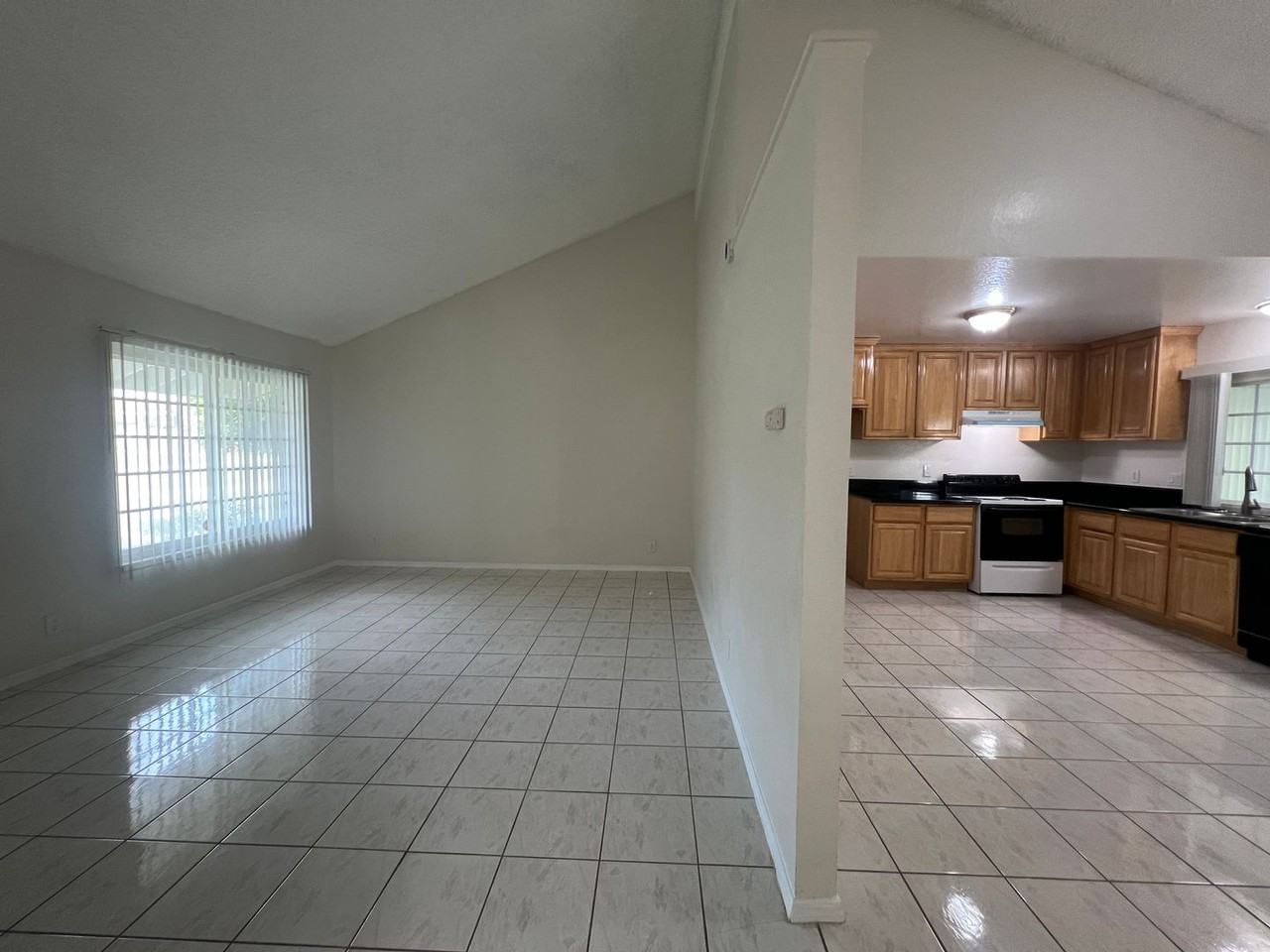 16920 Yvette Ave - Photo 5 of 36