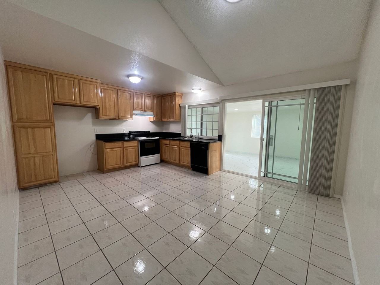 16920 Yvette Ave - Photo 6 of 36