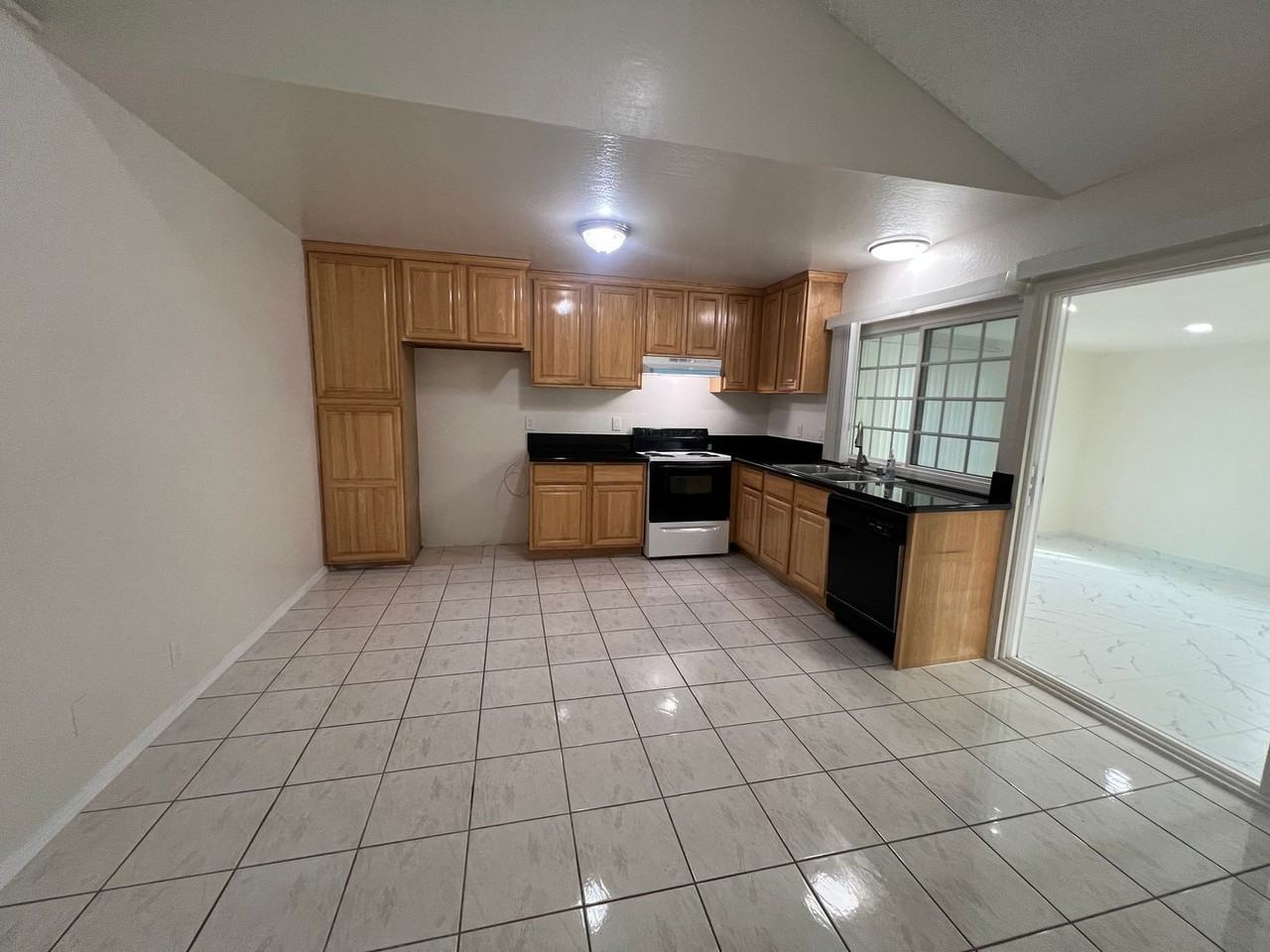 16920 Yvette Ave - Photo 7 of 36