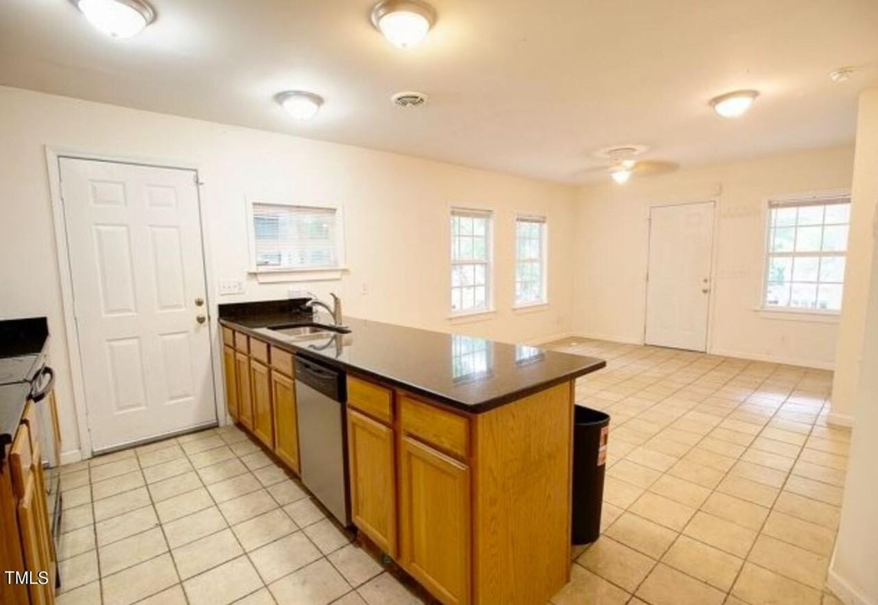 408 Cotton St - Photo 5 of 12