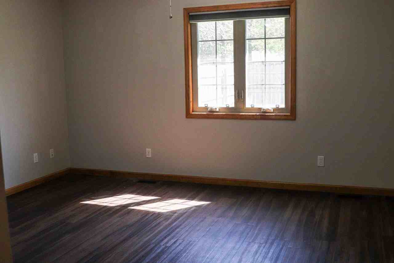 14101 W Heather Ln - Photo 5 of 12