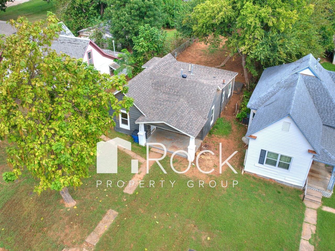 1214 W Logan Ave - Photo 3 of 44