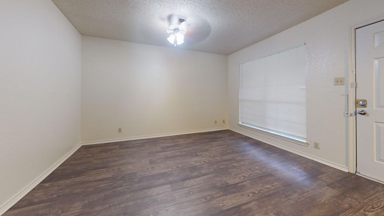 706 W. Sycamore St. Sharika Investments - Photo 6 of 13