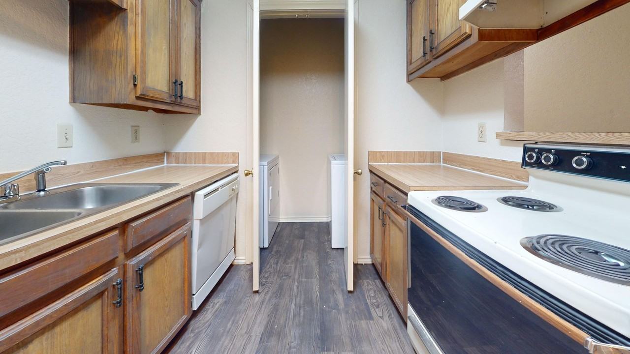 706 W. Sycamore St. Sharika Investments - Photo 7 of 13