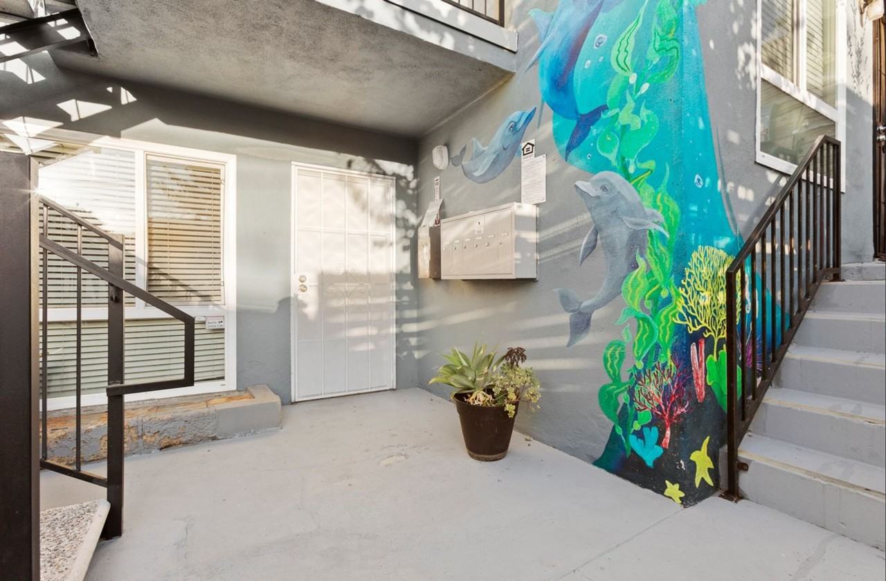 BEAUTIFUL Studio in Inglewood !! - Photo 2 of 2