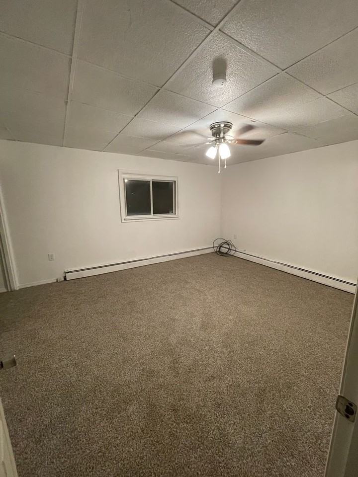 738 Freeland St - Photo 4 of 10