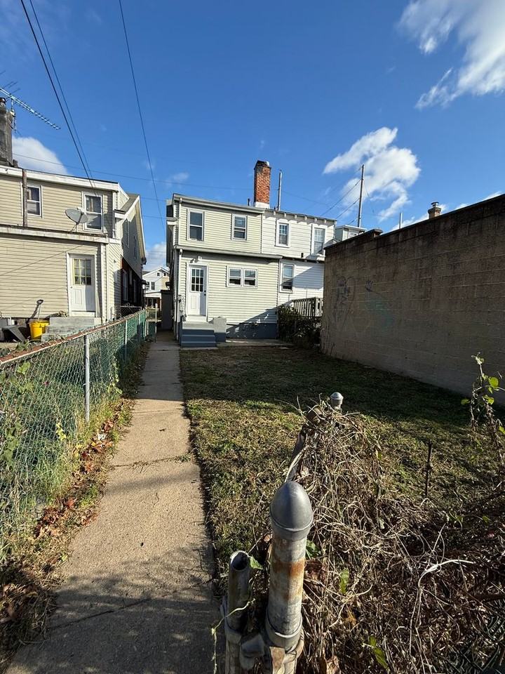 929 Adeline St - Photo 6 of 28