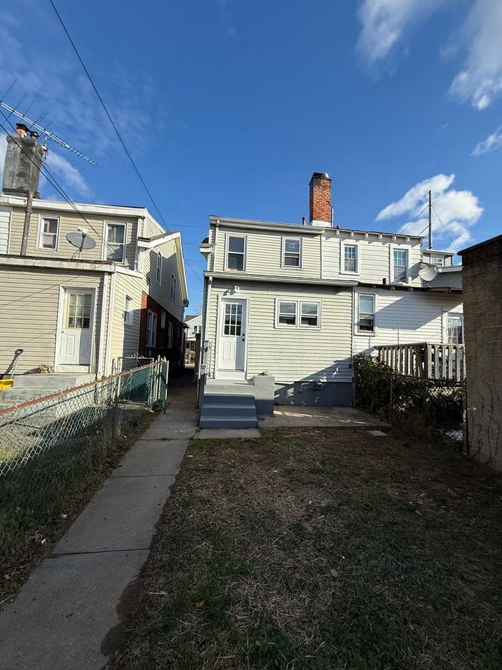 929 Adeline St - Photo 7 of 28