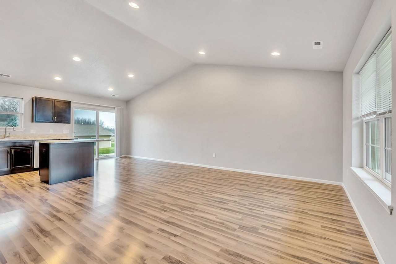 5482 Summerland Dr - Photo 6 of 21