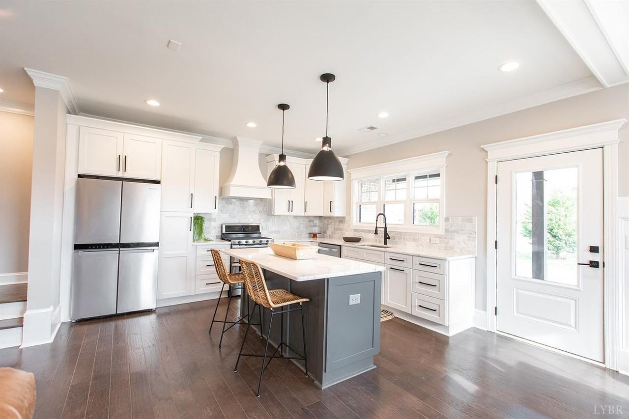 1008 Easton Ct #1 - Photo 2 of 10