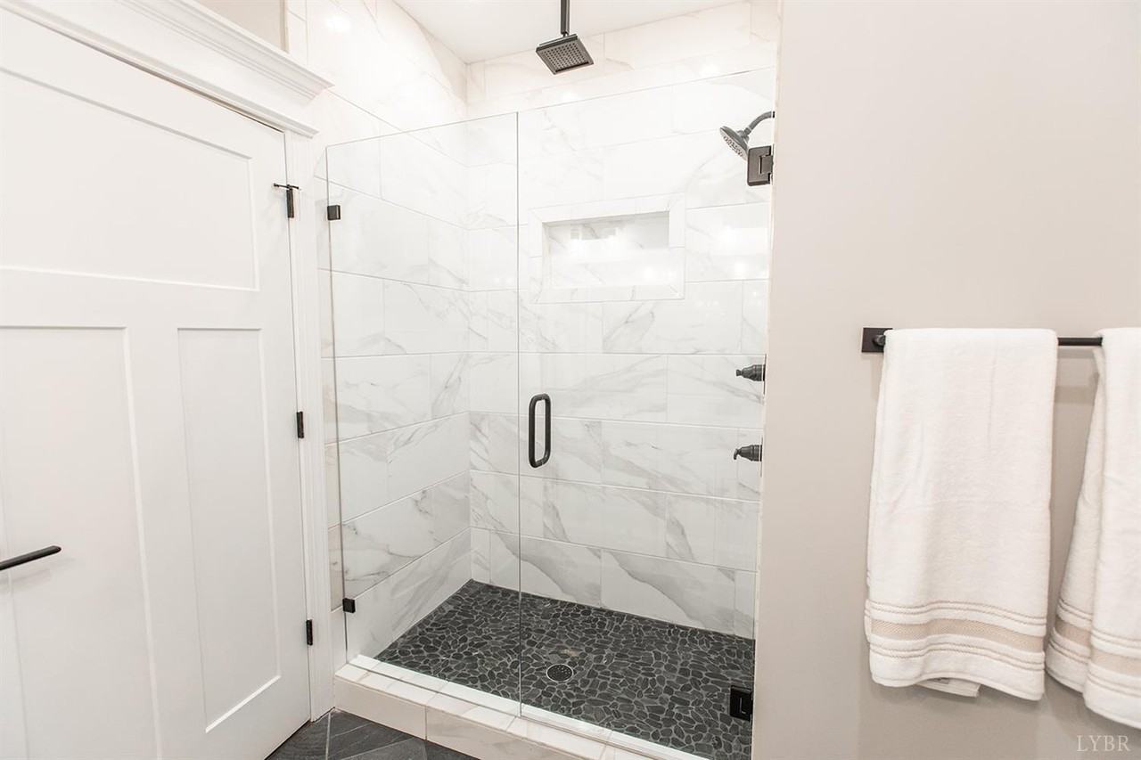 1008 Easton Ct #1 - Photo 7 of 10