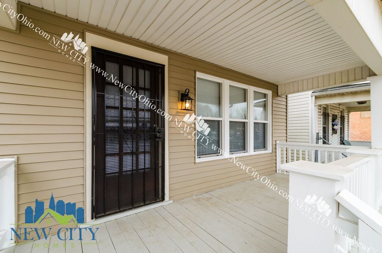 1215 Sullivant Ave - Photo 7 of 30