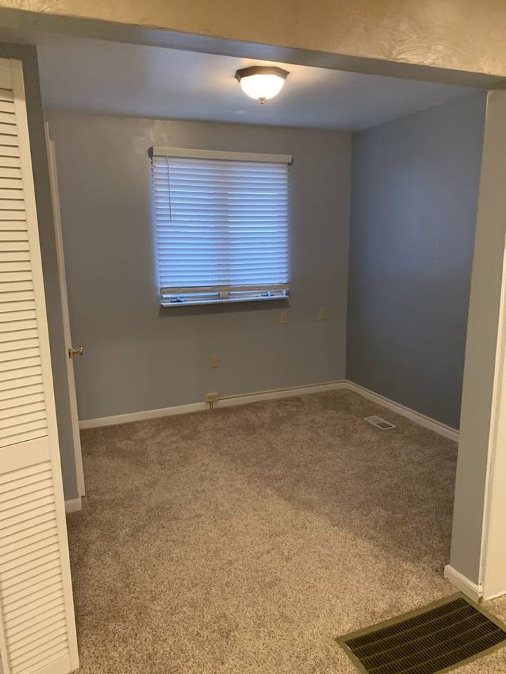 1845 Fallowfield Avenue - Photo 3 of 19