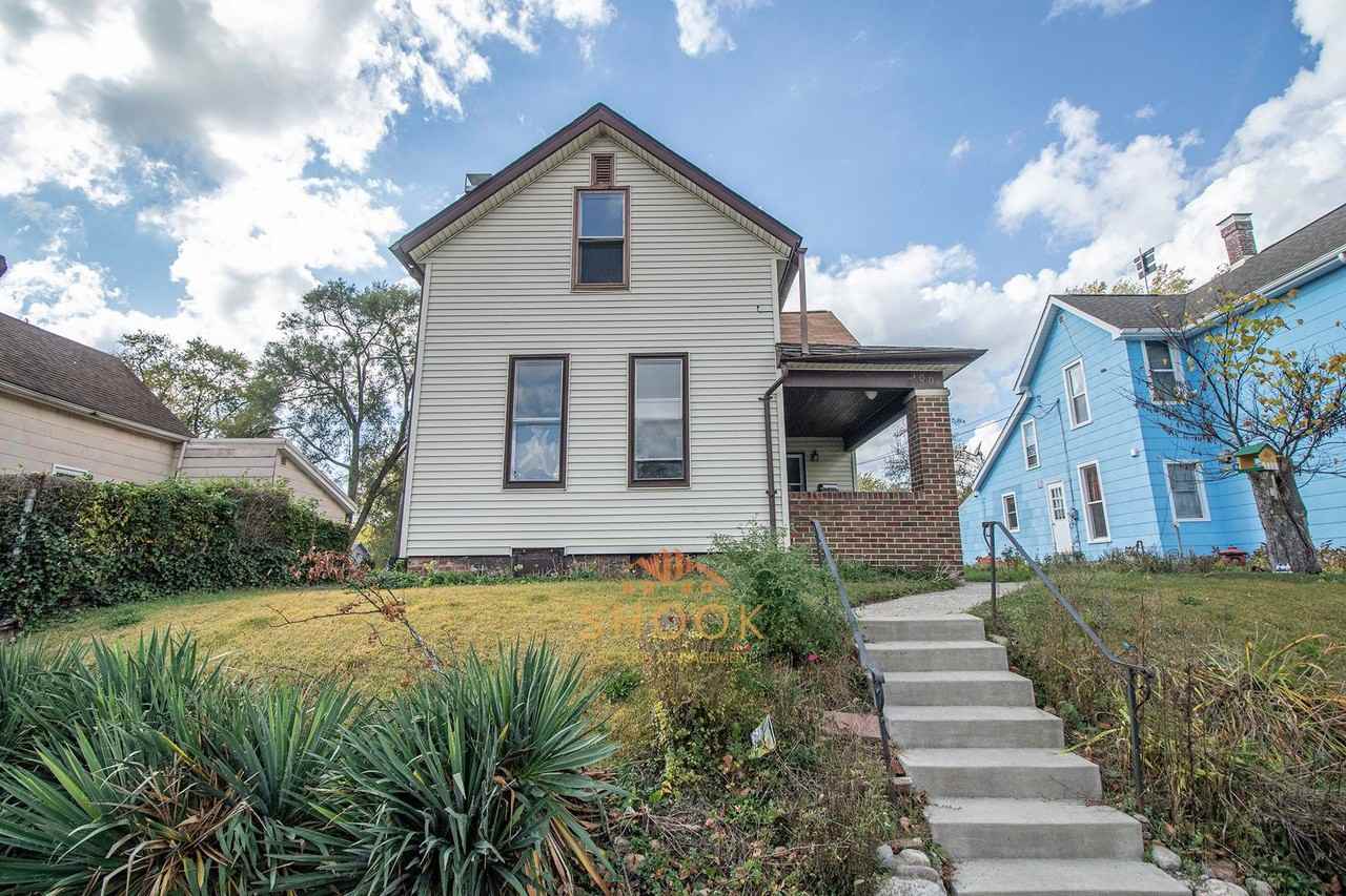 1008 S 3rd St - Photo 2 of 13