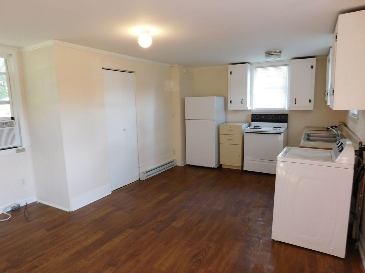 2208 1/2 Spencer Ave - Photo 2 of 15