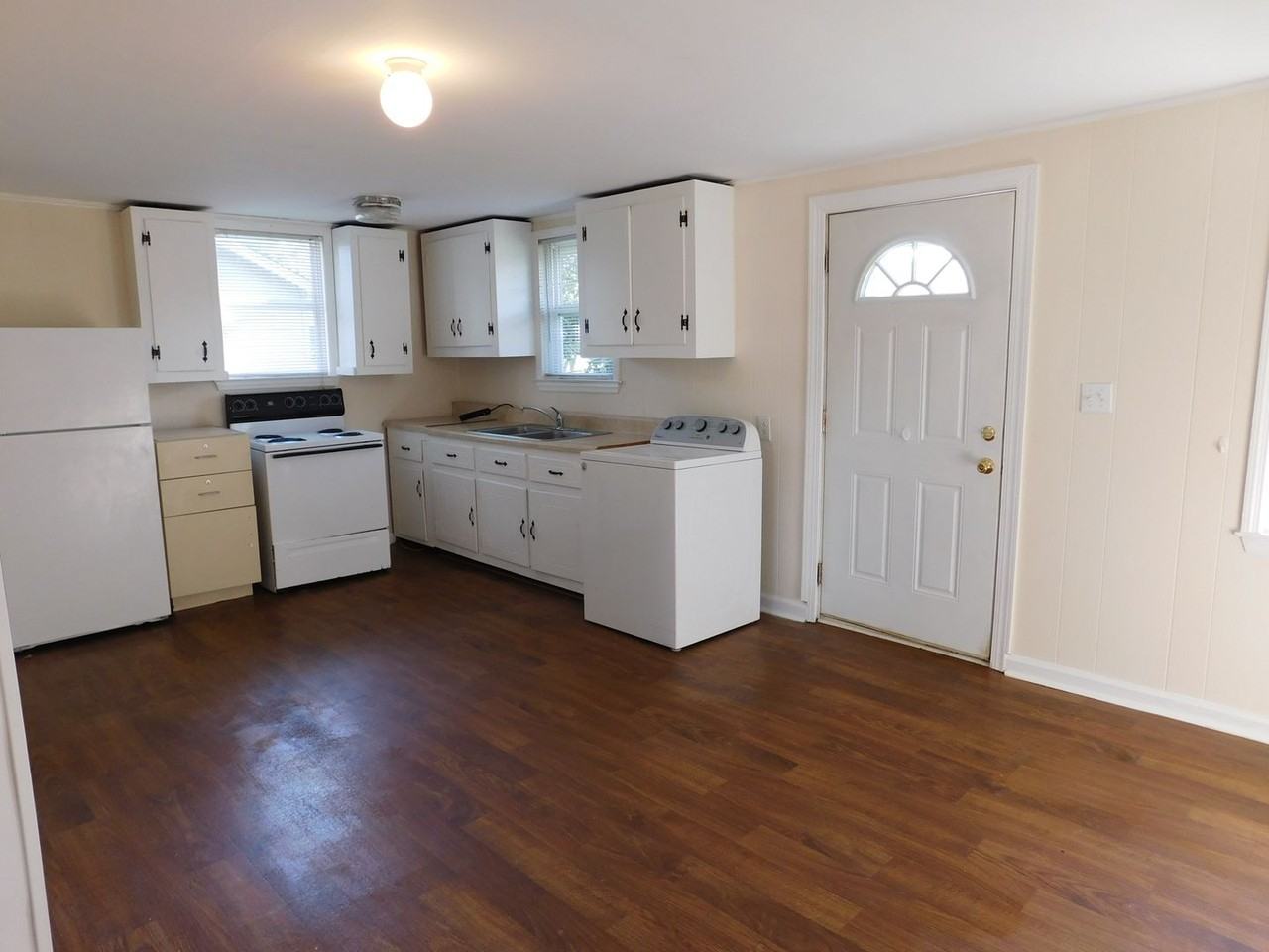 2208 1/2 Spencer Ave - Photo 3 of 15