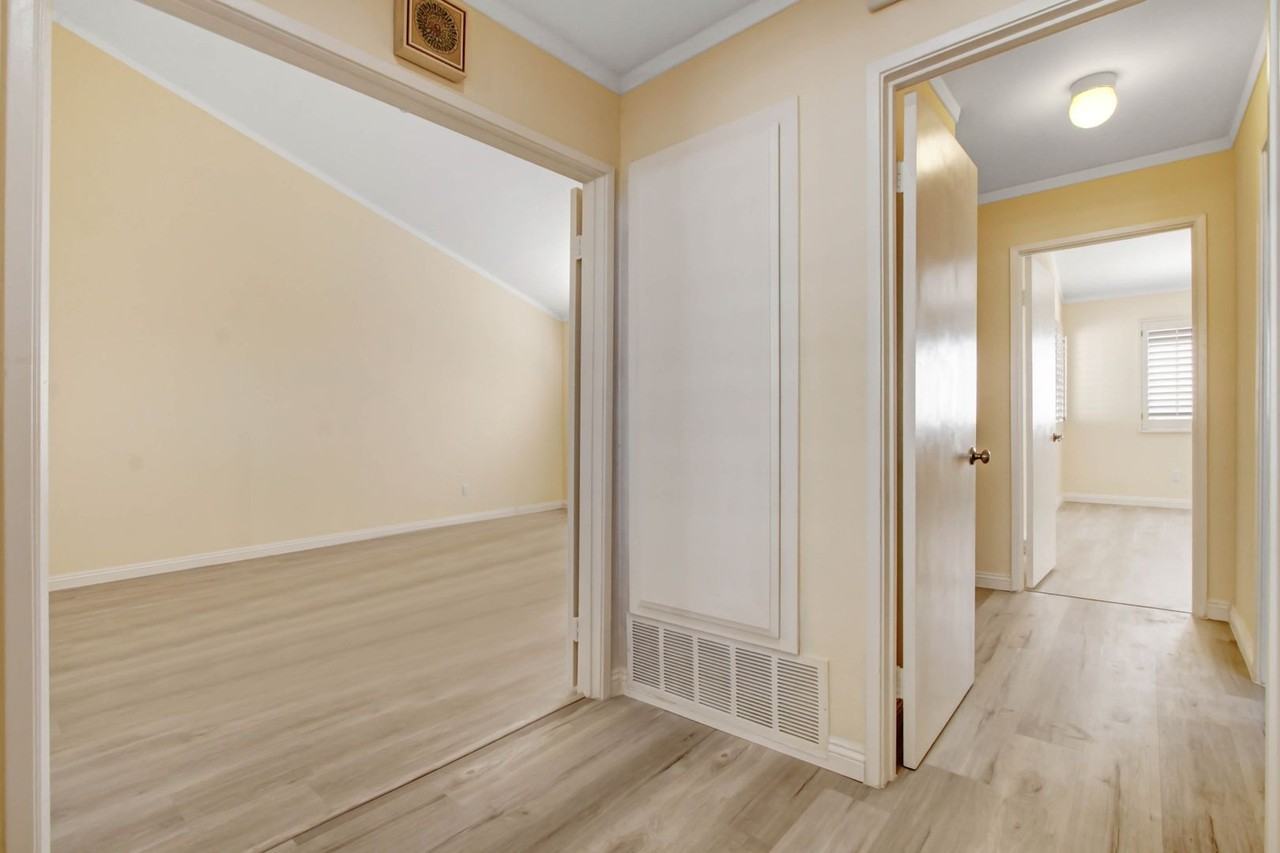 5379 Godbey Dr - Photo 4 of 24