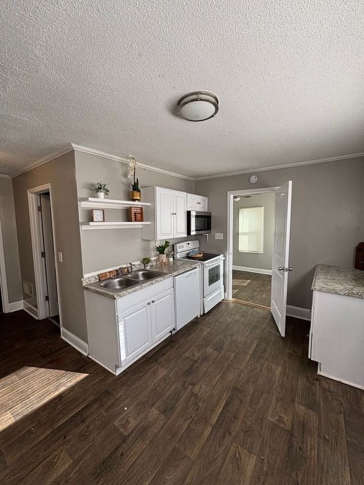 2436 Davis Park Rd - Photo 2 of 34