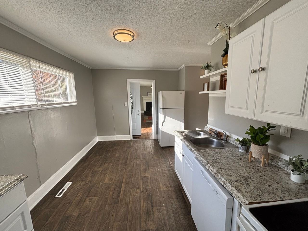 2436 Davis Park Rd - Photo 4 of 34