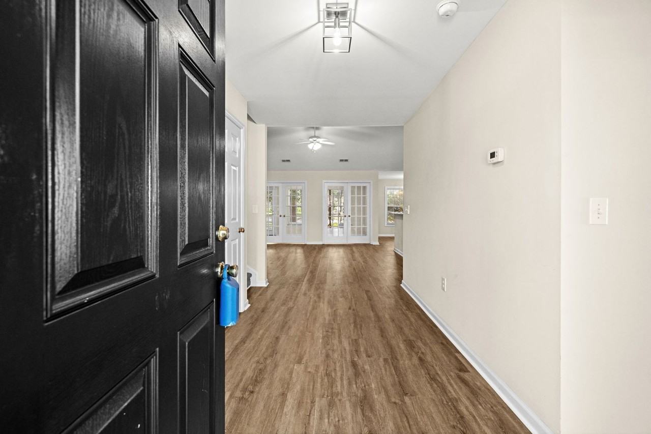 280 Barclay Drive - Photo 3 of 38