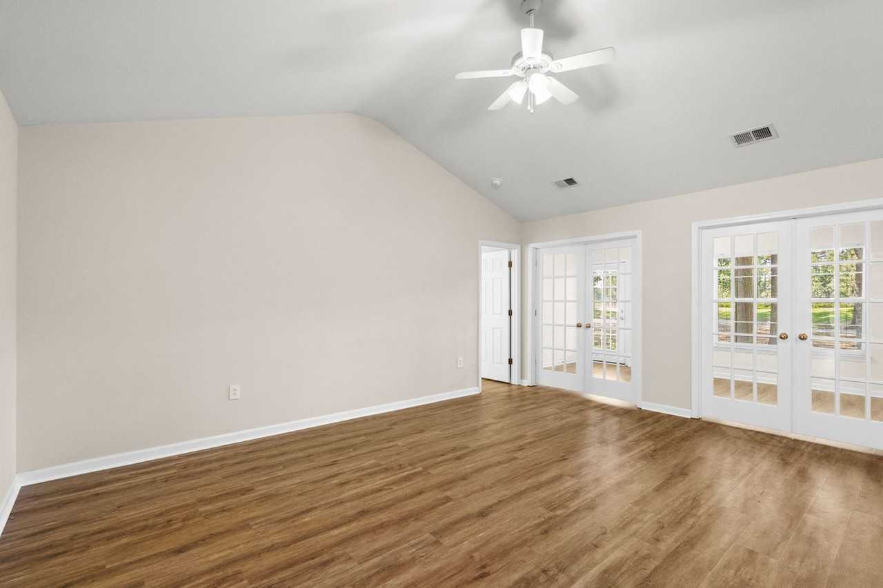 280 Barclay Drive - Photo 5 of 38