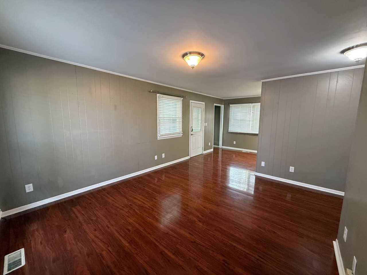 102 Locust St - Photo 3 of 30