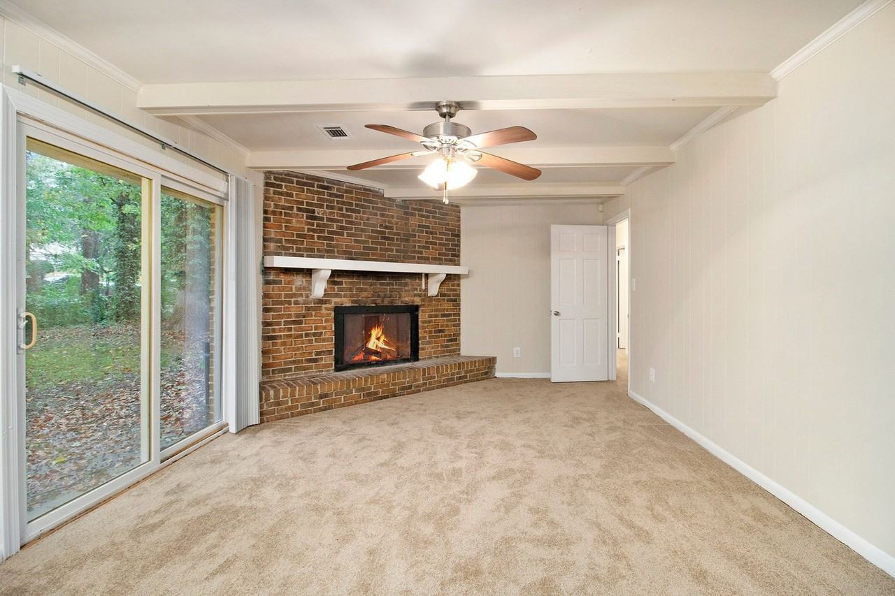 2203 Emerald Castle Dr - Photo 3 of 20