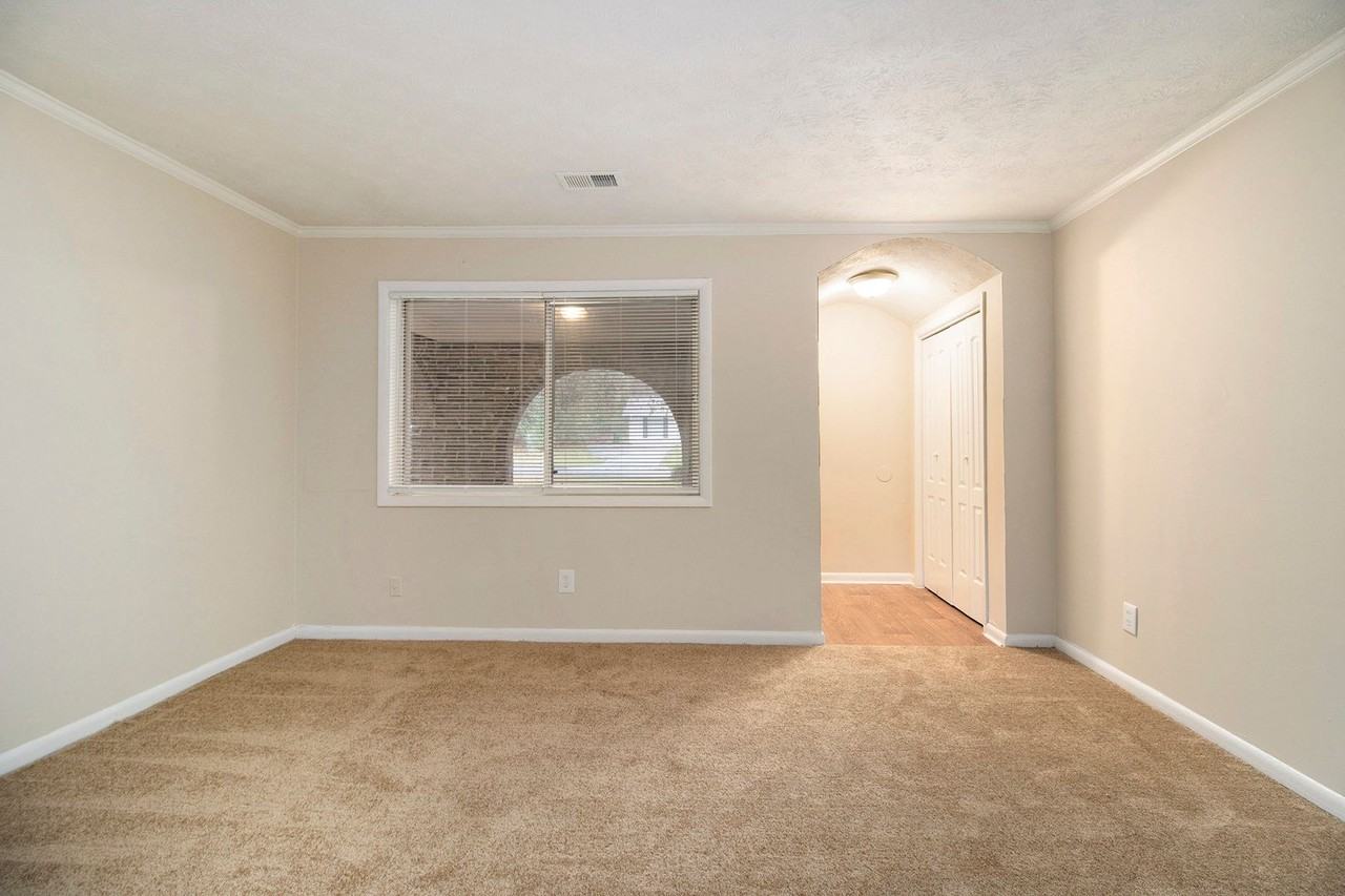 2203 Emerald Castle Dr - Photo 4 of 20