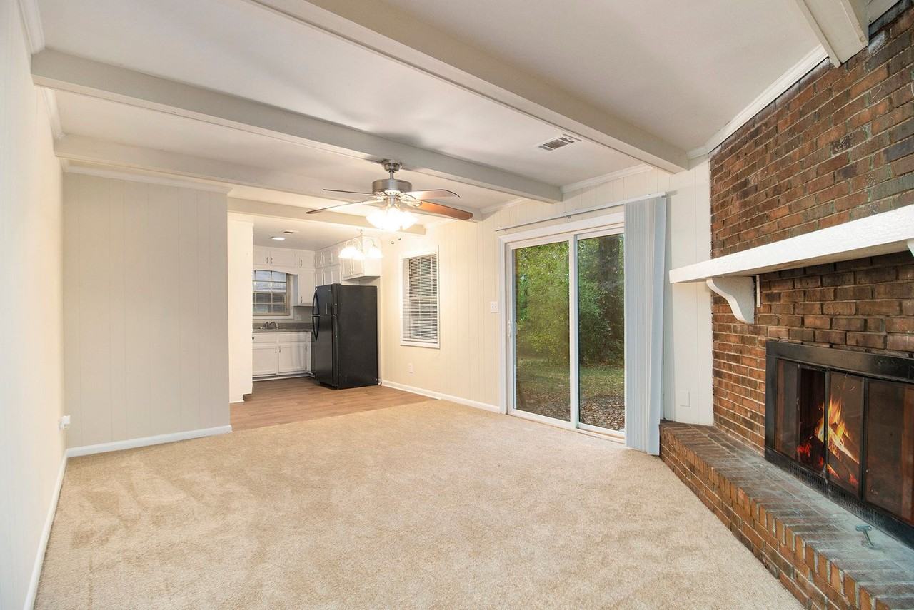 2203 Emerald Castle Dr - Photo 5 of 20