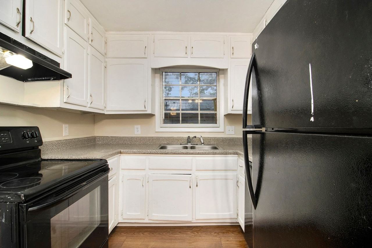 2203 Emerald Castle Dr - Photo 6 of 20