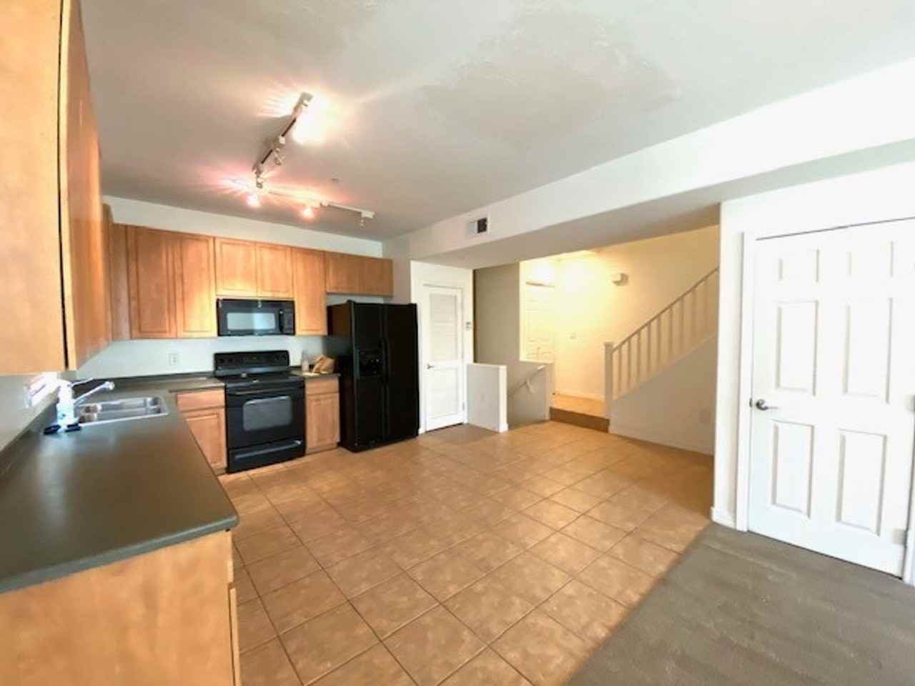 610 E Roosevelt St #139 - Photo 5 of 25