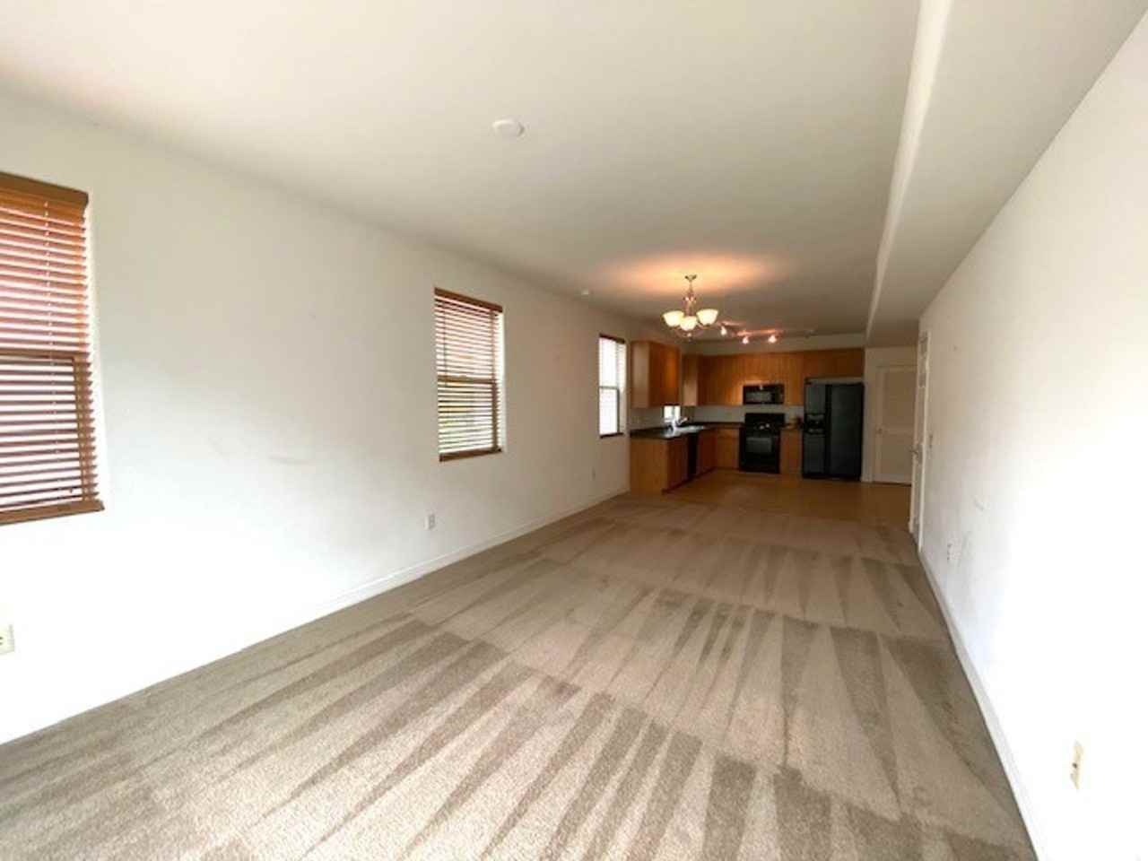 610 E Roosevelt St #139 - Photo 6 of 25