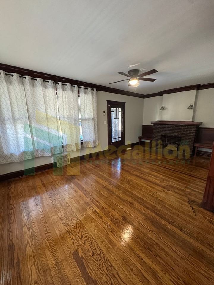 133 E 114th Pl - Photo 3 of 22