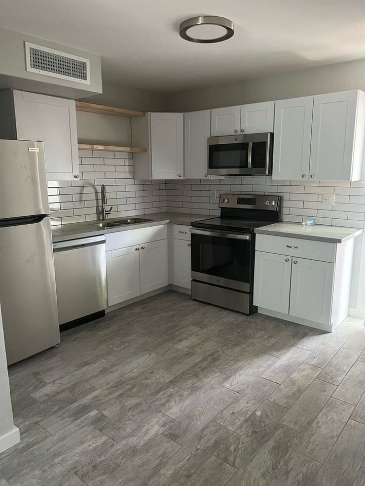 12730 W Amy Dr #4 - Photo 6 of 10