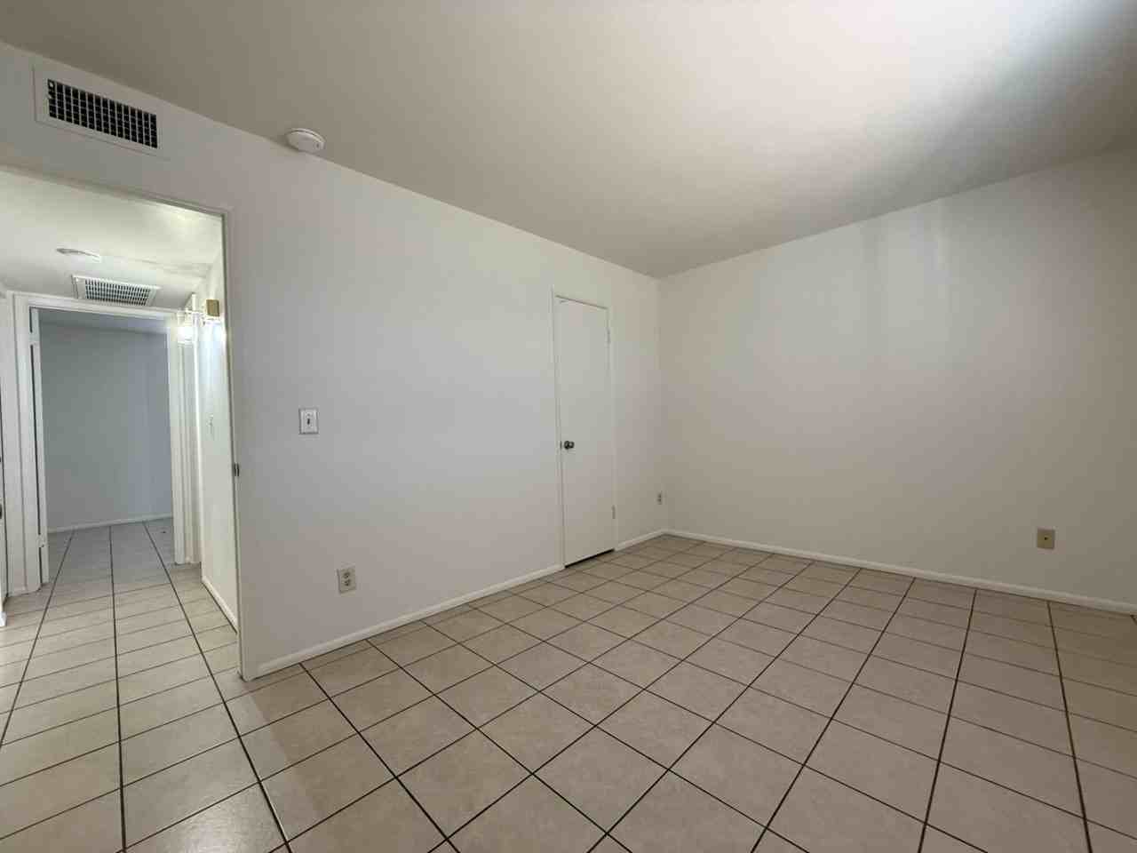 5725 N 71st Ave - Photo 7 of 14