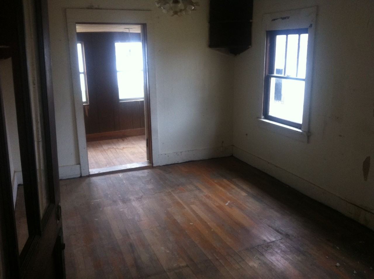 601 S Vine St - Photo 2 of 3