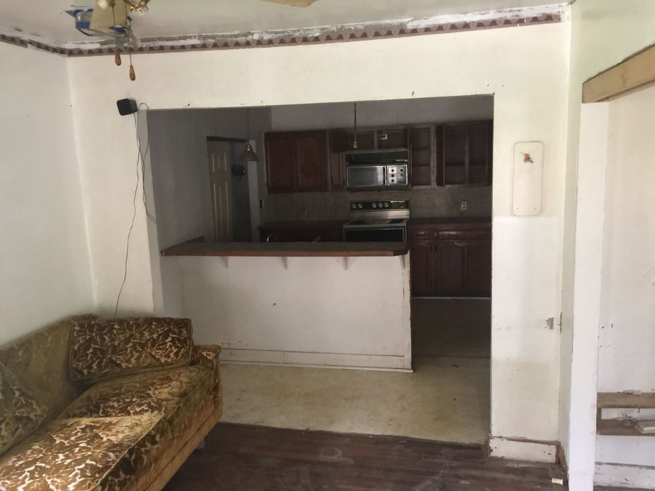 601 S Vine St - Photo 3 of 3