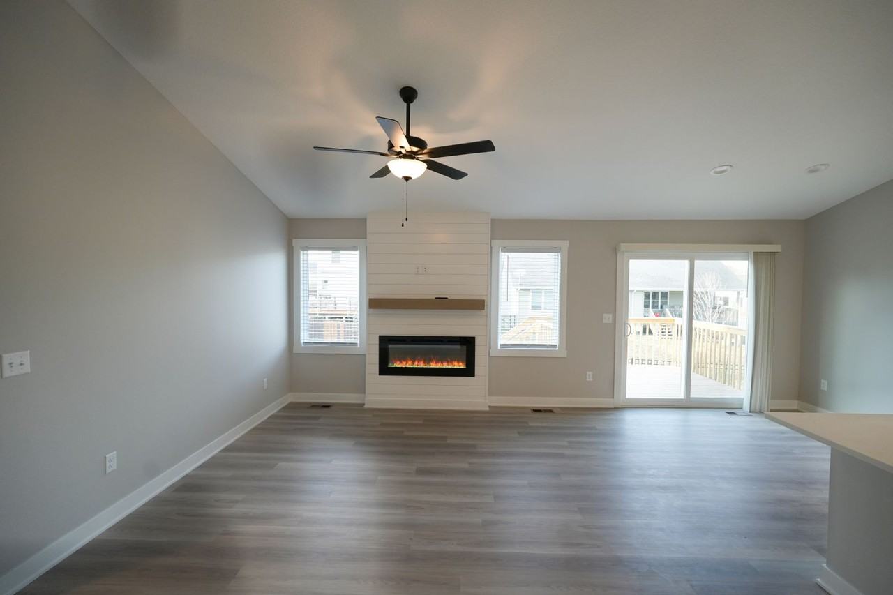 335 Marie Avenue - Photo 3 of 15