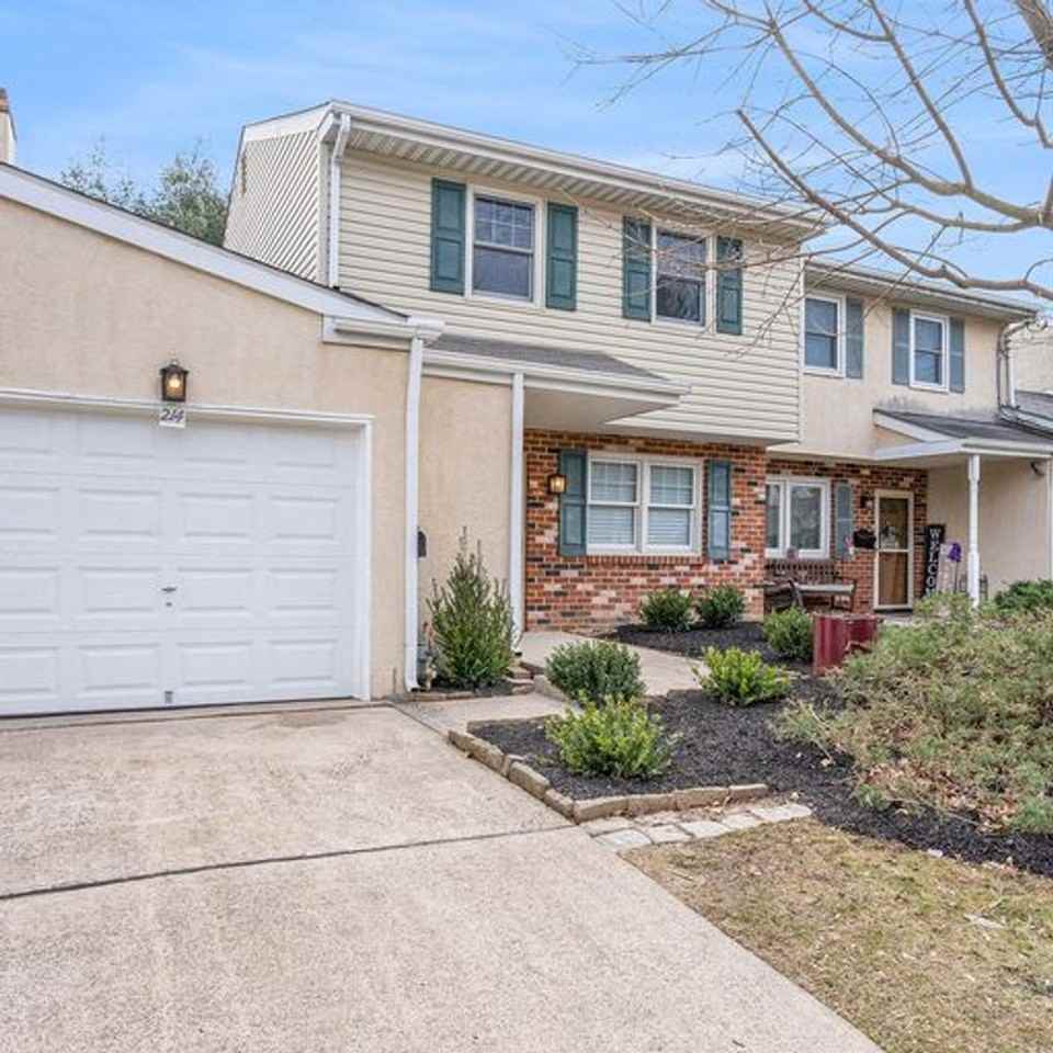 214 East Mount Pleasant Avenue - Photo 3 of 20