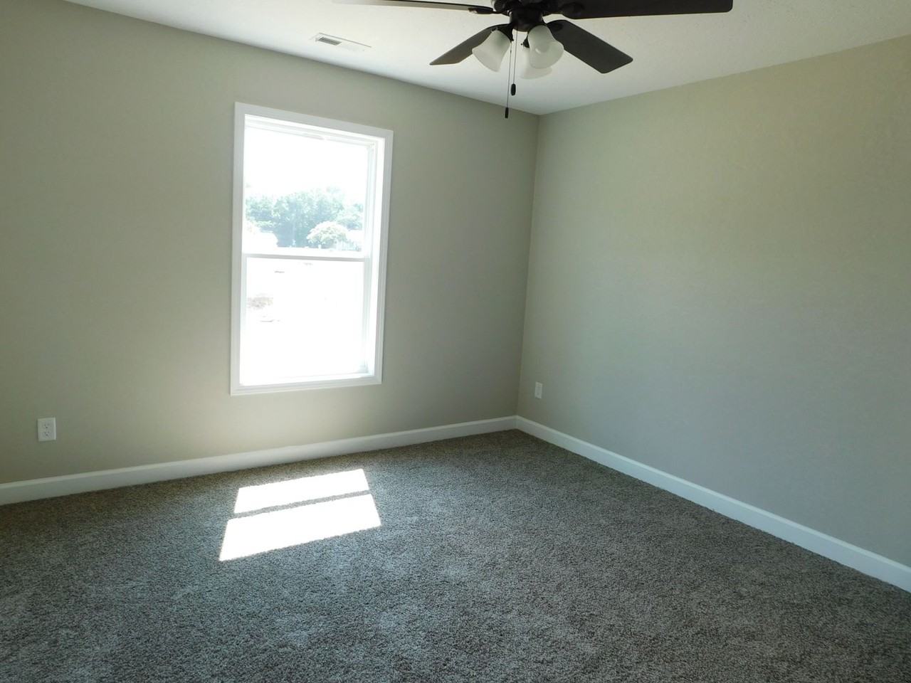 105 W Adelaide Ct - Photo 4 of 12