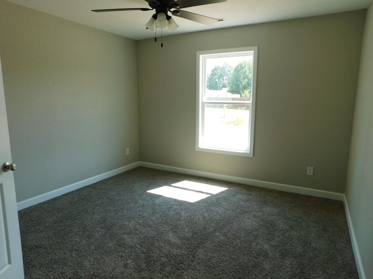 105 W Adelaide Ct - Photo 6 of 12