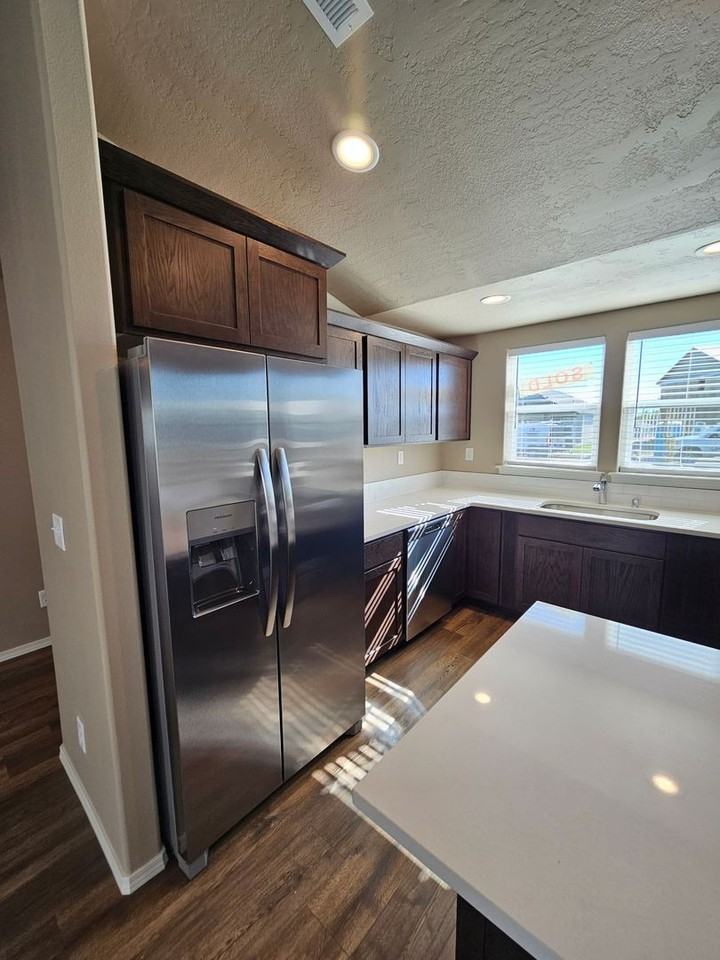 4268 W Wood Ct - Photo 4 of 13